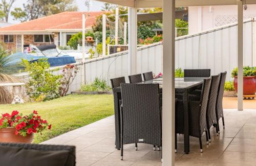 Forster House | Waterfront Haven with your own private jetty