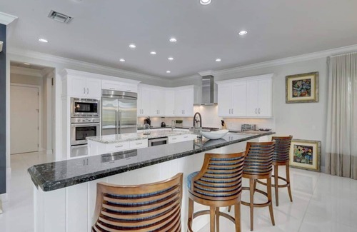 17th Street Causeway House | Waterfront ~ Heated Pool ~ Dock ~ Kayaks ~ Bikes