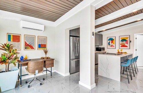 Birch Park Finger Streets Apartment | Waterfront /Heated pool / Lime Key Four