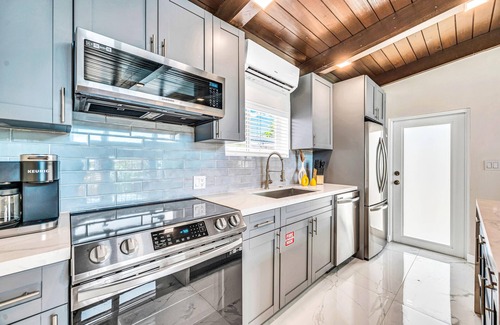 Birch Park Finger Streets Apartment | Waterfront /Heated pool /Lime Key Three