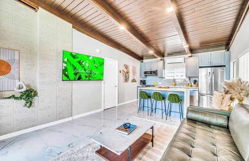 Birch Park Finger Streets Apartment | Waterfront /Heated pool /Lime Key Three