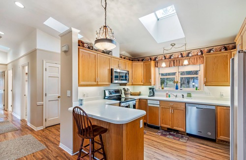 Sagle House | Waterfront hideaway with views, private dock on Pend Oreille River, kayaks & W/D