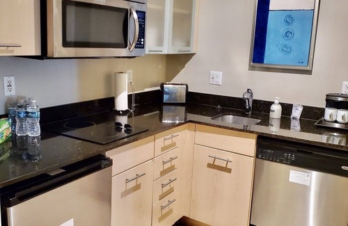 Birch Park Finger Streets Condo | Waterfront Hilton Condo Hotel Directly on intercoastal Walk toBeach Restaurants