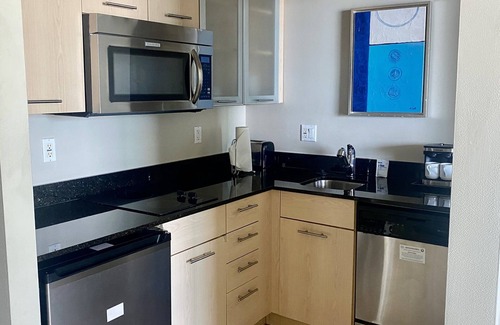 Birch Park Finger Streets Condo | Waterfront Hilton Condo Hotel Directly on intercoastal Walk toBeach Restaurants