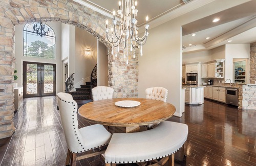 Montgomery House | Waterfront home, 6 bedrooms private pool and dock on Lake Conroe