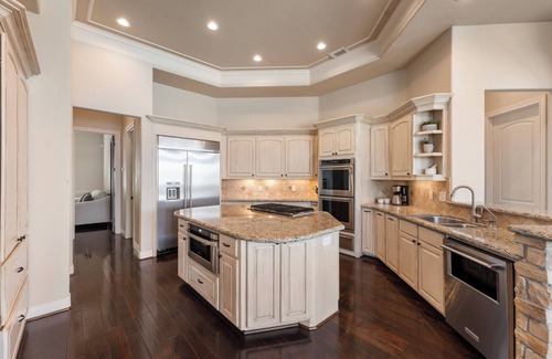 Montgomery House | Waterfront home, 6 bedrooms private pool and dock on Lake Conroe