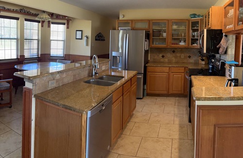 Kerens House | Waterfront Home -9 bedrooms, large patio. On Richland Chambers Lake-Corsicana TX