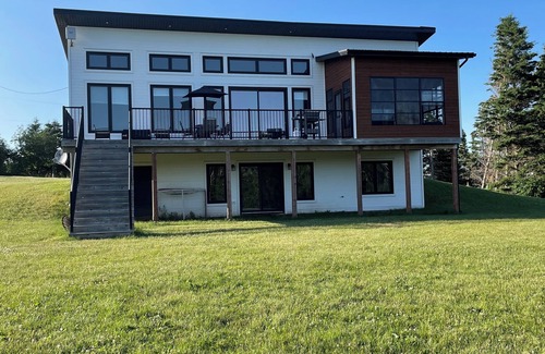 New London House | Waterfront home in the heart of Stanley Bridge