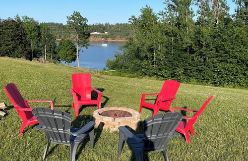 New London House | Waterfront home in the heart of Stanley Bridge