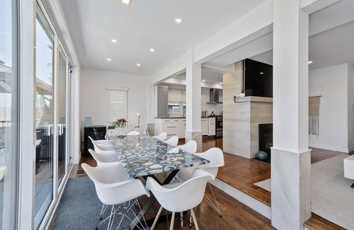 Barrie House | Waterfront home, city/sunset views & steps to beach, Sleeps 12 + new hot tub