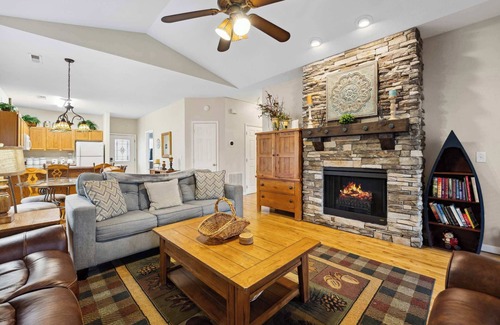 Gatlinburg - Pigeon Forge House | Waterfront Home for 6 w/Hot Tub, Close To Town!