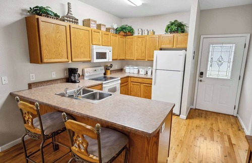 Gatlinburg - Pigeon Forge House | Waterfront Home for 6 w/Hot Tub, Close To Town!