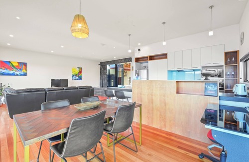 Lindisfarne House | Waterfront Home - Gorgeous Views - 2 Bedroom