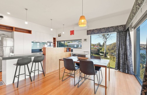 Lindisfarne House | Waterfront Home - Gorgeous Views - 2 Bedroom