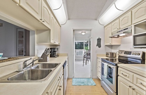 Highlands House | Waterfront home great for family gatherings or weekend getaways! Pet-friendly