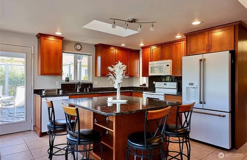 La Conner House | Waterfront home in delightful La Conner 30 Day Stay