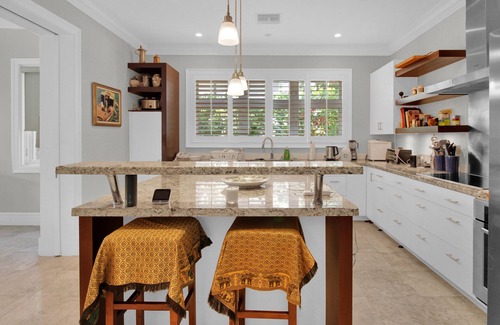 Nassau House | Waterfront Home in Old Fort Bay