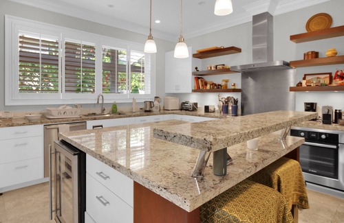 Nassau House | Waterfront Home in Old Fort Bay