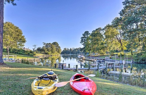 Weems House | Waterfront Home in Quiet Cove: Kayaks On-Site