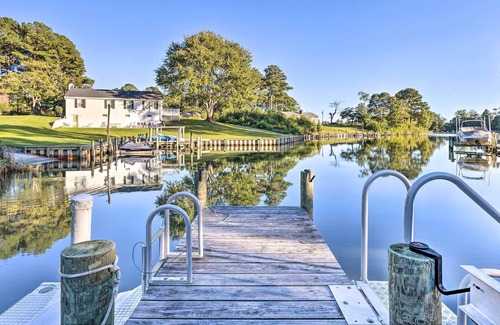 Weems House | Waterfront Home in Quiet Cove: Kayaks On-Site