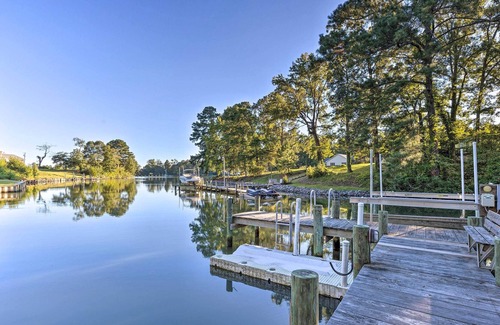 Weems House | Waterfront Home in Quiet Cove: Kayaks On-Site