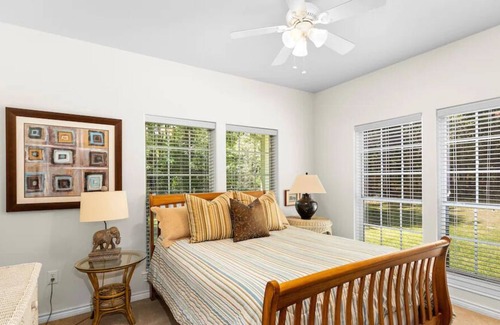 Huntington House | Waterfront home In Sam Rayburn. Sleeps 10.