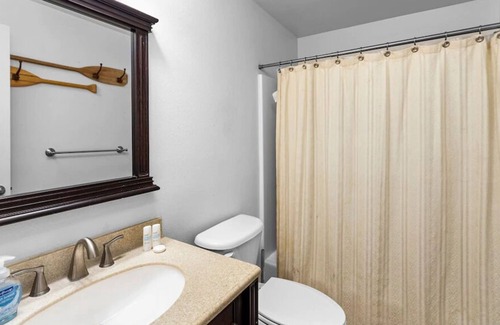 Huntington House | Waterfront home In Sam Rayburn. Sleeps 10.
