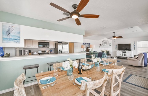 Jamaica Beach House | Waterfront Home! Kids/Pet Friendly! Kayaks/Bikes!