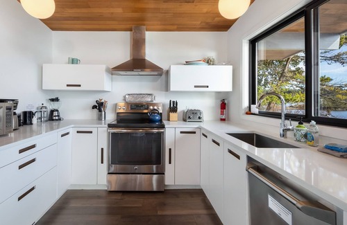 Roche Harbor House | Waterfront Home! Newly Remodeled! (weow)