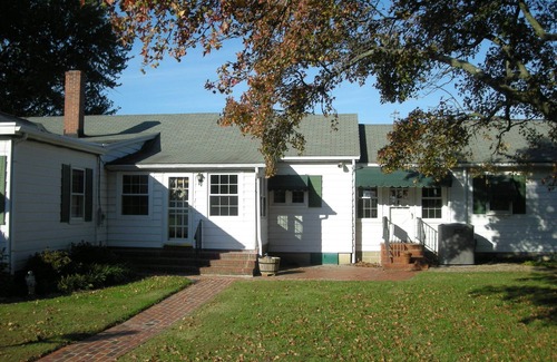 Chester House | Waterfront Home On 3 Acres. Fish,crab, & kayak from the pier + great sunsets!