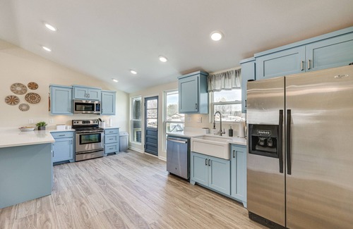 Royal House | Waterfront Home on Lake Hamilton w/Dock & 2 Decks
