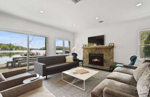Mahopac House | Waterfront Home on Lake Mahopac 1HR from NYC