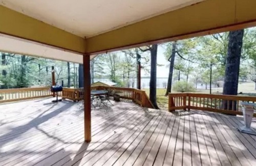 Anthony Harbor House | Waterfront Home on Sam Rayburn