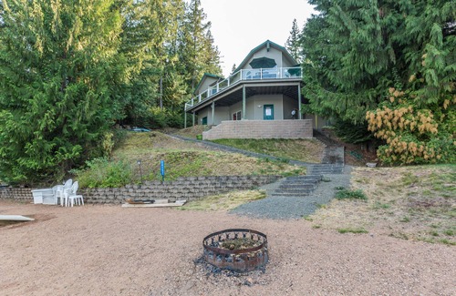 Worley House | Waterfront Home on Sandy Beach on Lake Coeur D'Alene
