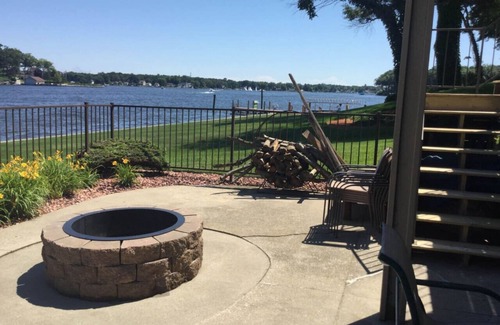 Spring Lake House | Waterfront home pool, hot tub, dock queen beds