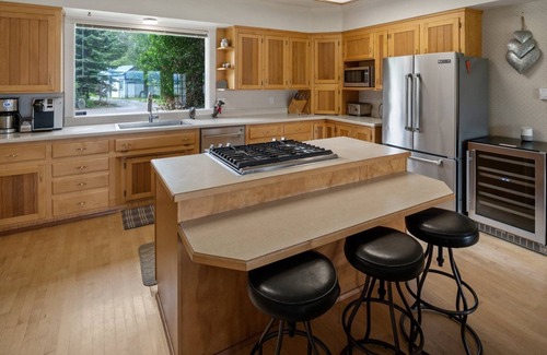 Sandpoint House | Waterfront Home w/big yard, Dock & A/C - Sleeps 20!