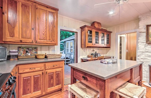 Mirror Lake Cabin | Waterfront Home w/Boat Dock on Mirror Lake!