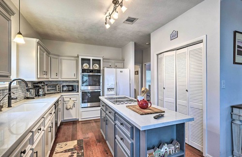 Willis House | Waterfront Home w/Boat Dock on Lake Conroe!
