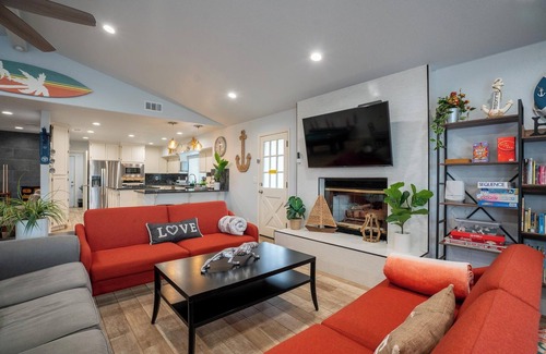 Discovery Bay House | Waterfront Home 🚣 with Canoe, Paddleboats, Paddleboards & Kayaks are INCLUDED