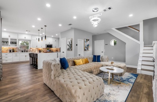 Bacliff House | Waterfront Home w/Views - Hot Tub + Movie Theatre