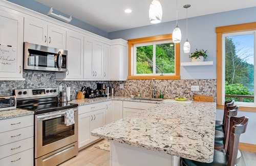 Kingston House | Waterfront home with amazing sound and mountain views - AC, kayaks, washer/dryer