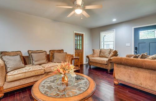 Farmville House | Waterfront Home with Deck and Yard, 4 Mi to Farmville!