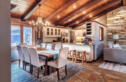 Suamico House | Waterfront Home with Dock Sleeps 8