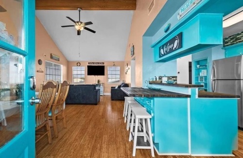 Palacios House | Waterfront Home With Private Fishing Pier on Turtle Bay