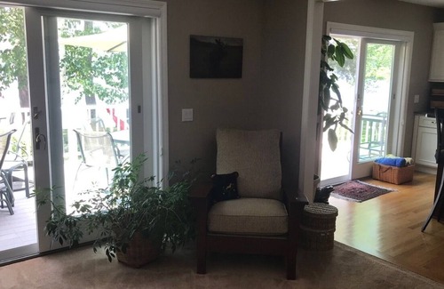 Poultney House | Waterfront home with spectacular sunsets!