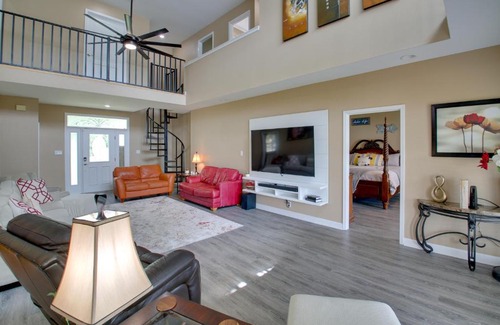Mid America House | Waterfront Hot Springs Home 19 Mi to Natl Park!