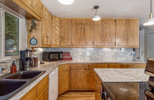 Friday Harbor House | Waterfront! Hot Tub! Dog Friendly! (TSB)