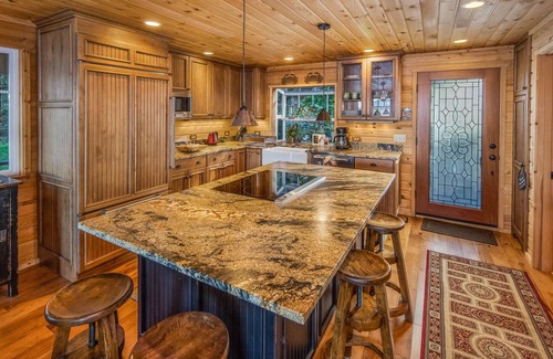 Friday Harbor House | Waterfront! Hot Tub! (EWR)