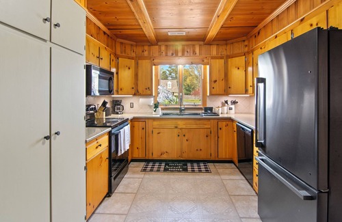 Cambridge House | WATERFRONT! HOT TUB! 4 BED/4 BATH CHARMING HOME IN THE HEART OF CAMBRIDGE