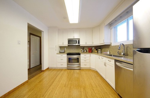 Orillia Cottage | Waterfront ~ hot tub/sauna
